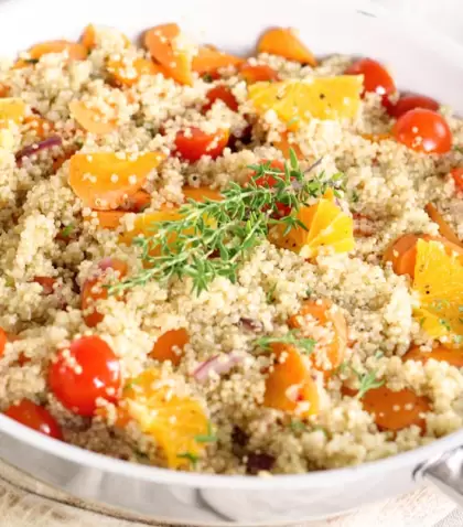 Ensalada de quinoa fresca, liviana y nutritiva.