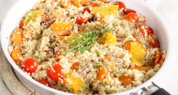 Ensalada de quinoa fresca, liviana y nutritiva.