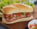Salsa criolla argentina, el acompa�amiento infaltable de los asados caseros.