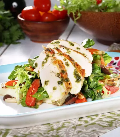 Ensalada de pollo completa y liviana