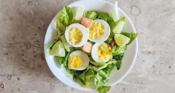 Ensalada de huevo r�pida y rendidora.