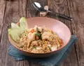 Ensalada de arroz integral fresca y nutritiva