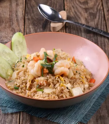 Ensalada de arroz integral fresca y nutritiva