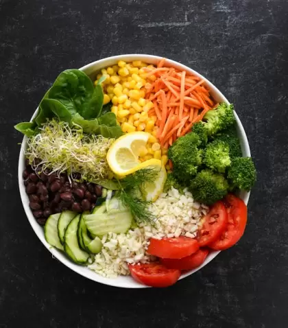 Ensalada de arroz fresca y rendidora.