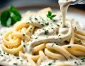 Salsa cremosa sin crema ni manteca con textura suave y homog�nea.