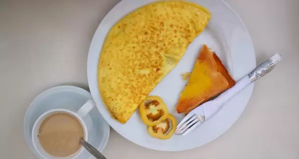 Omelette relleno y esponjoso con una t�cnica simple.