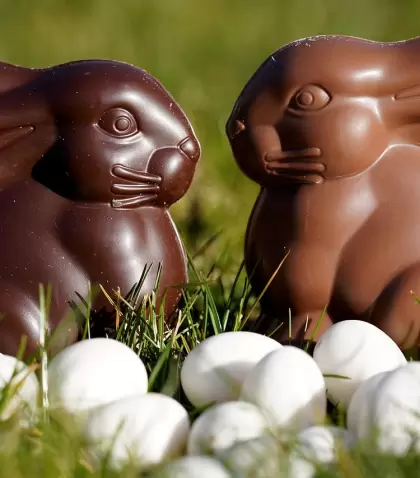 Postres de Pascuas f�ciles con mesa dulce de chocolate.