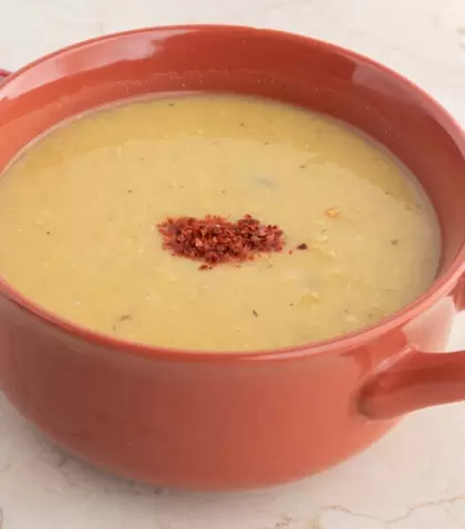 T�cnicas simples para mejorar una sopa casera.