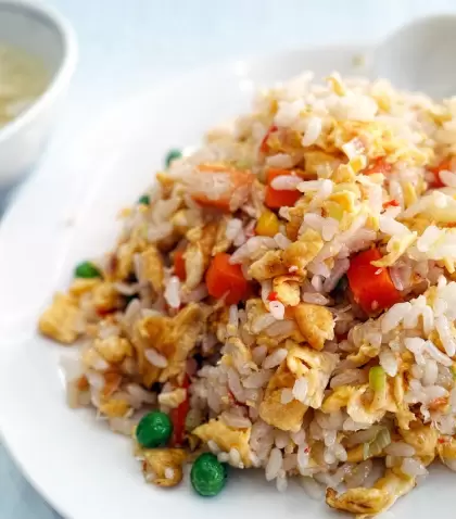 Arroz salteado r�pido con verduras y huevo.