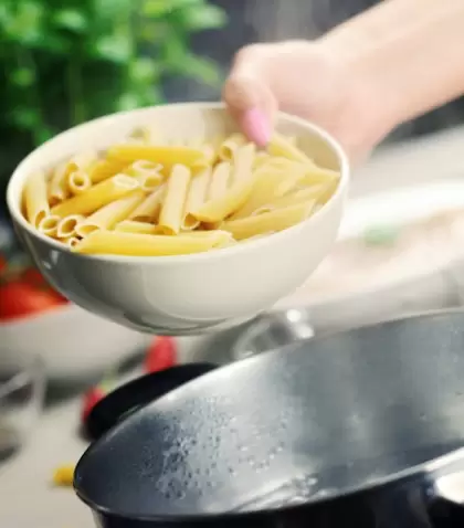Errores al cocinar pasta y c�mo evitarlos durante la cocci�n en agua hirviendo.