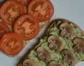 Tostadas saladas r�pidas con diferentes toppings