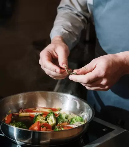 Paso a paso para cocinar con ingredientes simples en casa.