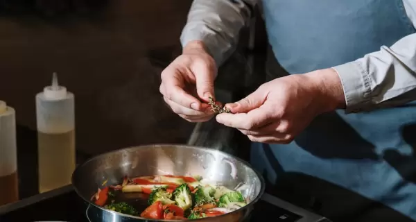 Paso a paso para cocinar con ingredientes simples en casa.