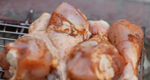 Pollo marinado r�pido.