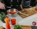 El vino puede mejorar carnes, verduras, salsas e incluso platos r�pidos.