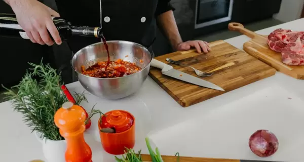 El vino puede mejorar carnes, verduras, salsas e incluso platos r�pidos.