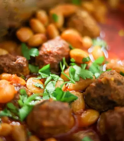 Los guisos permiten aprovechar ingredientes baratos y transformarlos en comidas abundantes.