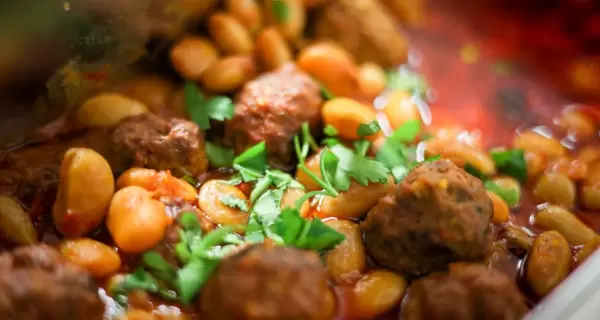 Los guisos permiten aprovechar ingredientes baratos y transformarlos en comidas abundantes.