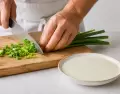 Crema con verdeo: una salsa suave y arom�tica ideal para carnes y pastas navide�as.