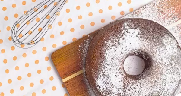 Torta marmolada con buena humedad, sabor equilibrado y una mezcla de chocolate bien integrada.
