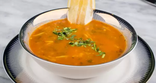 Una sopa espesa puede resolver una comida entera, especialmente en d�as fr�os.