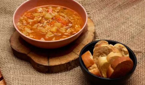 La sopa de verduras es una de las comidas m�s simples para d�as fr�os.