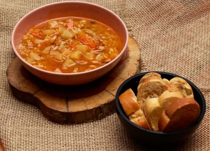 La sopa de verduras es una de las comidas m�s simples para d�as fr�os.