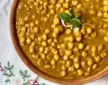 Los garbanzos dejan de ser un ingrediente de relleno y se convierten en el centro del plato.