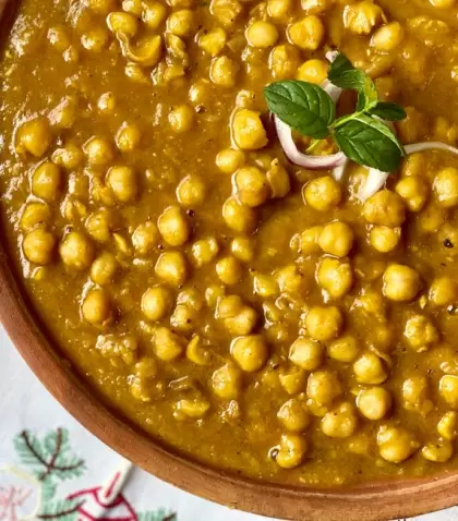 Los garbanzos dejan de ser un ingrediente de relleno y se convierten en el centro del plato.