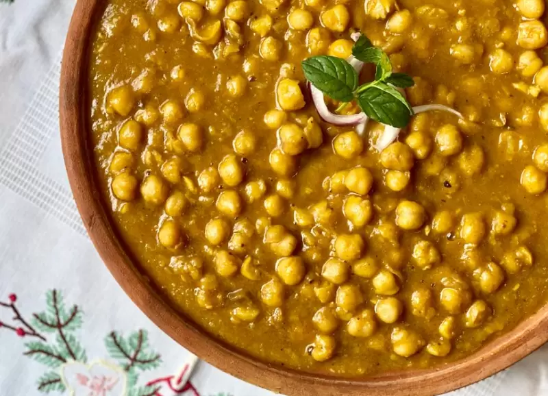 Los garbanzos dejan de ser un ingrediente de relleno y se convierten en el centro del plato.