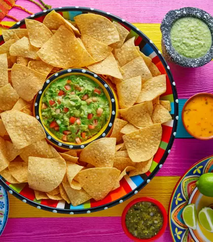 Guacamole casero acompa�ado de nachos crujientes