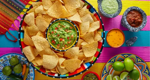 Guacamole casero acompa�ado de nachos crujientes