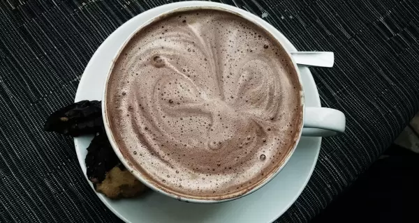 El chocolate caliente admite muchas variantes.