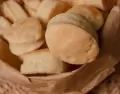 Pueden servirse solos o con queso crema, manteca, dulce, fiambre o alg�n dip salado.