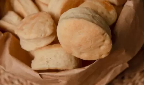 Pueden servirse solos o con queso crema, manteca, dulce, fiambre o alg�n dip salado.