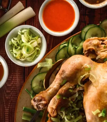 El pollo cocido deja de ser una sobra para transformarse en otro plato.