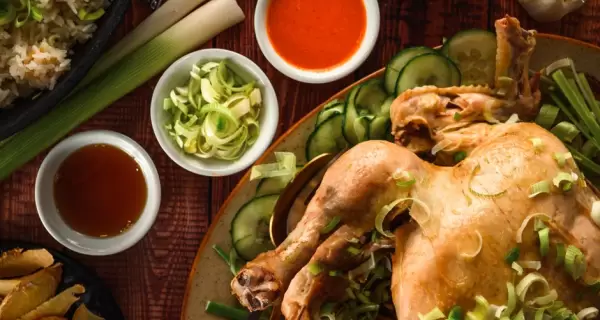 El pollo cocido deja de ser una sobra para transformarse en otro plato.