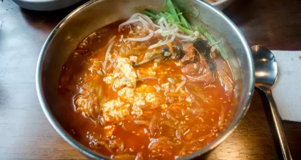 Una comida intensa, distinta, reconfortante y perfecta para comer con cuchara.