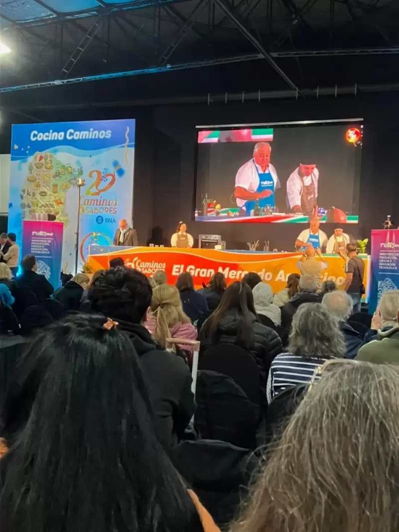 El escenario Cocina Caminos reúne chefs y cocineros en demostraciones abiertas al público durante toda la feria.