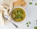 El caldo verde portugu�s combina tres cosas muy simples: cremosidad, sabor y contraste.