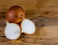 Las cebollas al horno transforman algo b�sico en un acompa�amiento con personalidad.