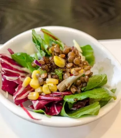 Las lentejas pueden ser parte de una ensalada completa.