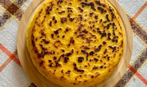 La polenta grillada demuestra que un ingrediente cotidiano puede cambiar por completo con una t�cnica simple.
